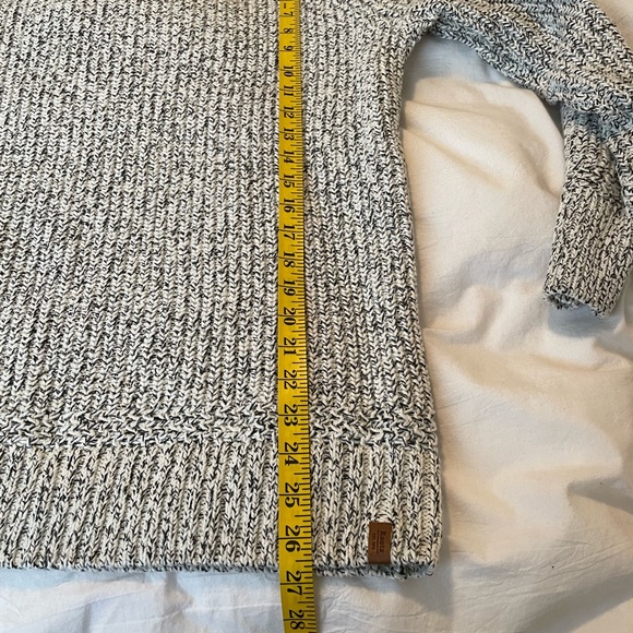 ROOTS salt & pepper heavy turtleneck. Excellent condition, worn a few times. - Picture 2 of 6